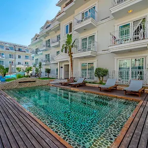 Отель Montebello Deluxe ***